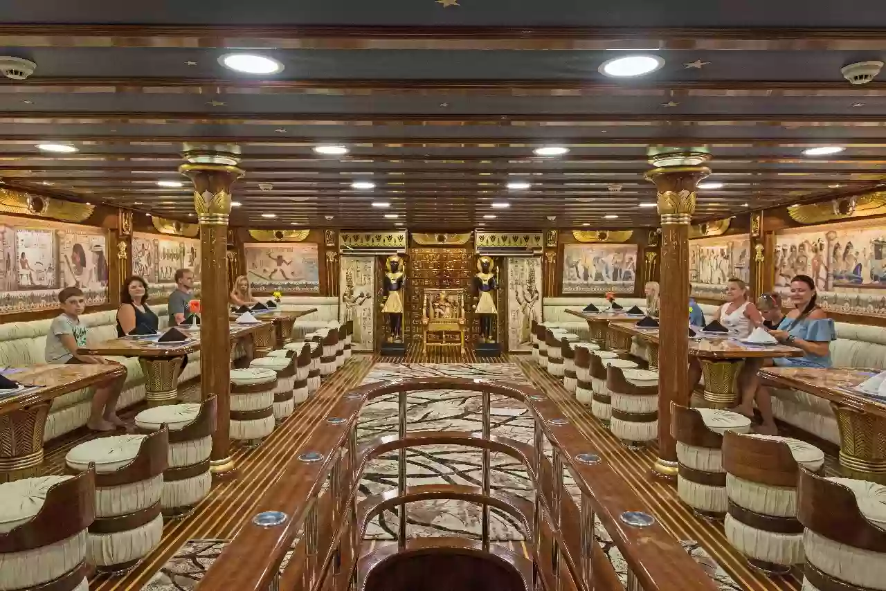 Łódź Nefertari